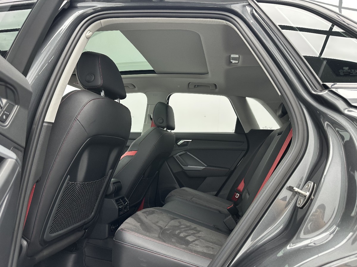 Audi Q3 2023 car image #6
