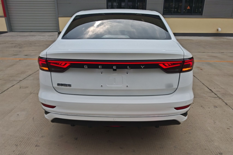 GEELY Emgrand 2023 #4 GEELY Emgrand 2023 car image #4