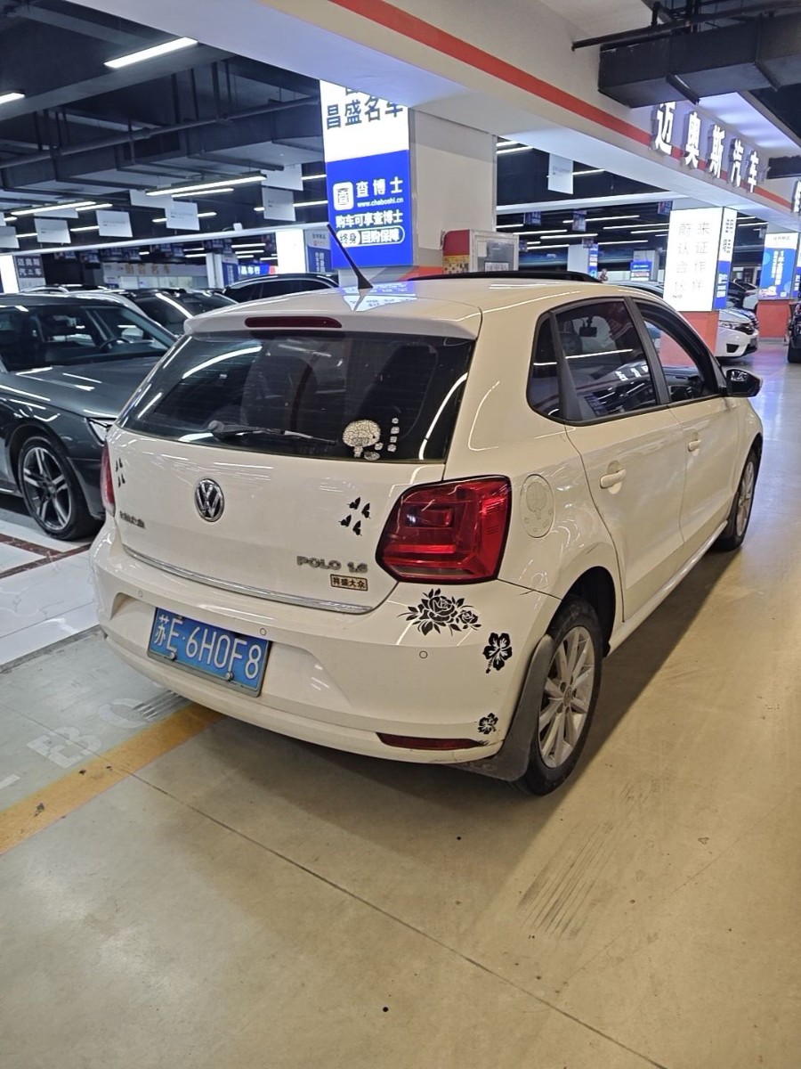 Volkswagen Polo 2015 car image #7