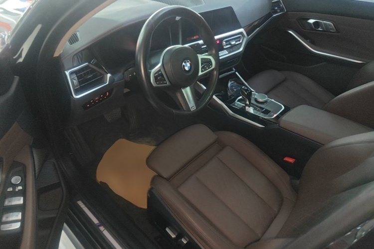 BMW 3 Series 2022 car image #15