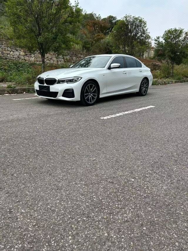 BMW 3 Series 2022 صورة سيارة 