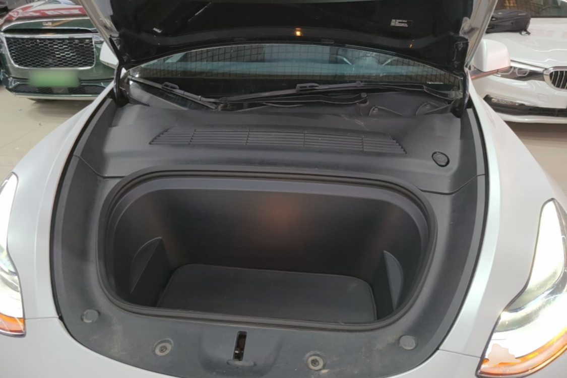 Tesla Model Y 2024 #6 Tesla Model Y 2024 car image #6