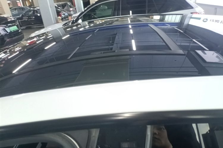 Tesla Model Y 2023 car image #25
