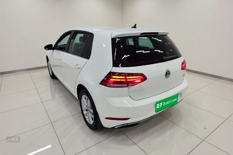 Volkswagen Golf 2019 car image #5