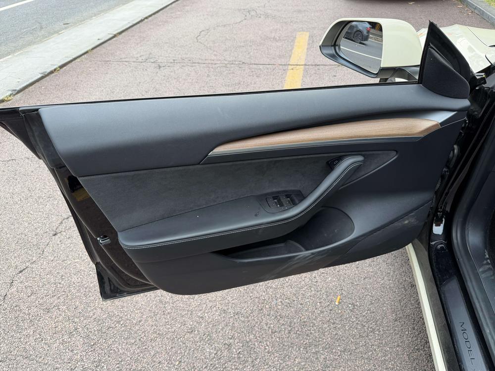 Tesla Model 3 2023 car image #6