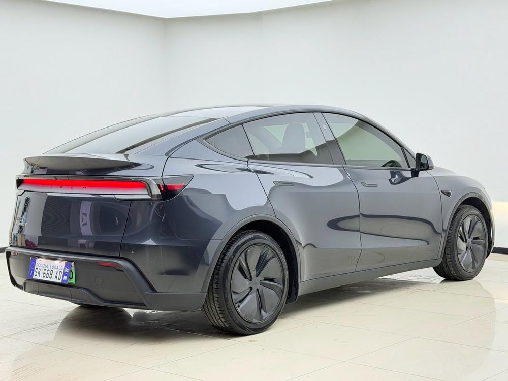 Tesla Model Y 2025 #6 Tesla Model Y 2025 car image #6