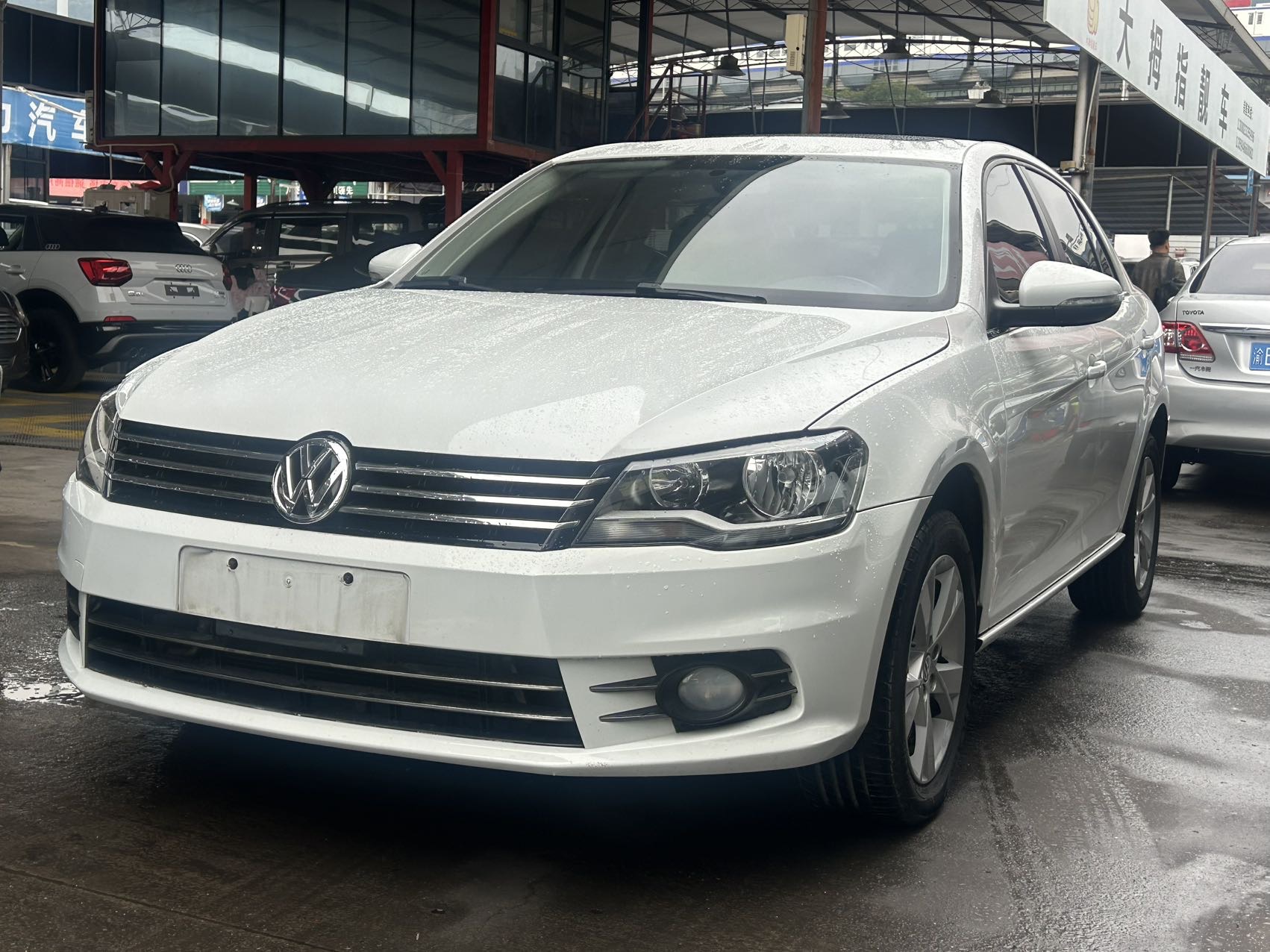 Volkswagen Bora 2015 car image 