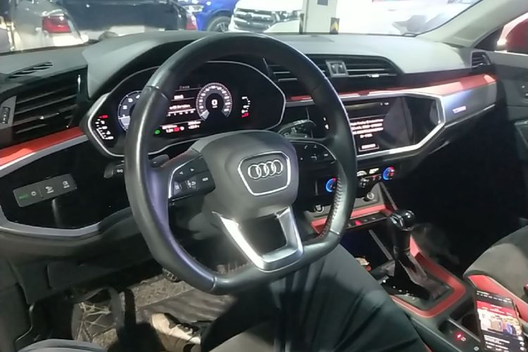 Audi Q3 2021 immagine di auto #10
