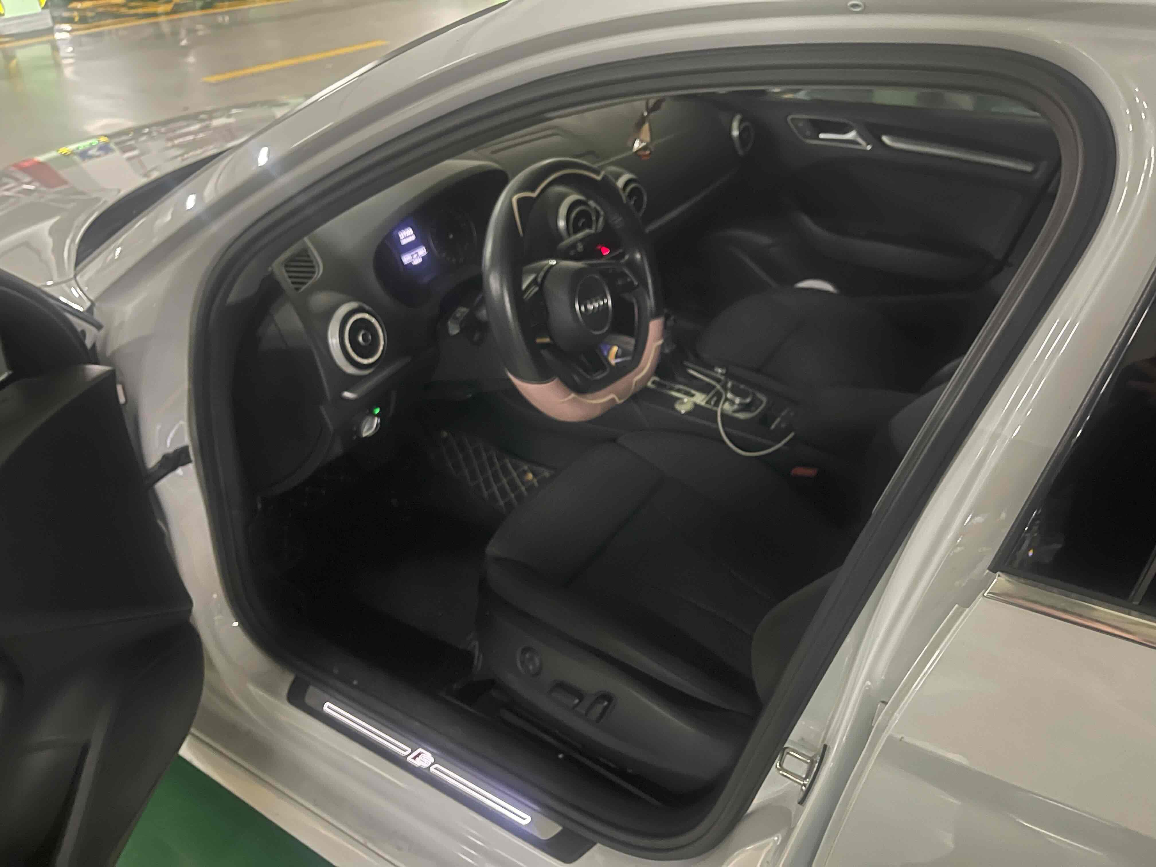 Audi A3 2018 car image #2