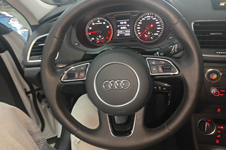 Audi Q3 2017 #15 Audi Q3 2017 car image #15