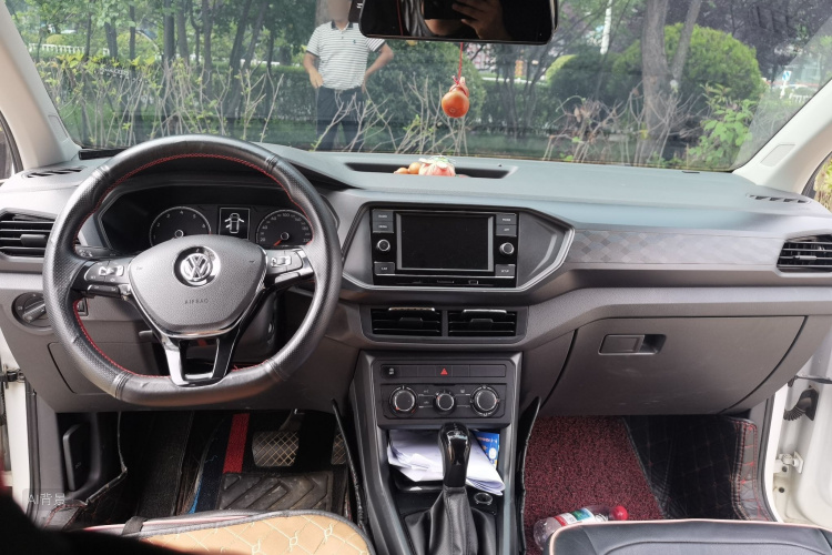 Volkswagen T-Cross 2019 #11 Volkswagen T-Cross 2019 car image #11