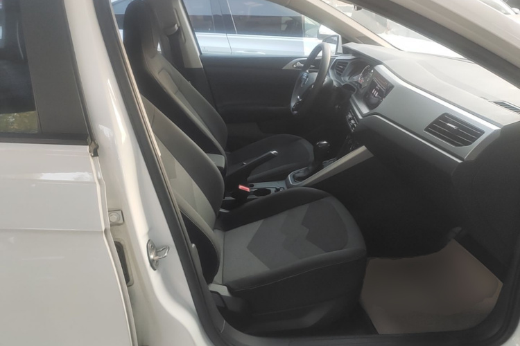 Volkswagen Polo 2021 صورة سيارة #24