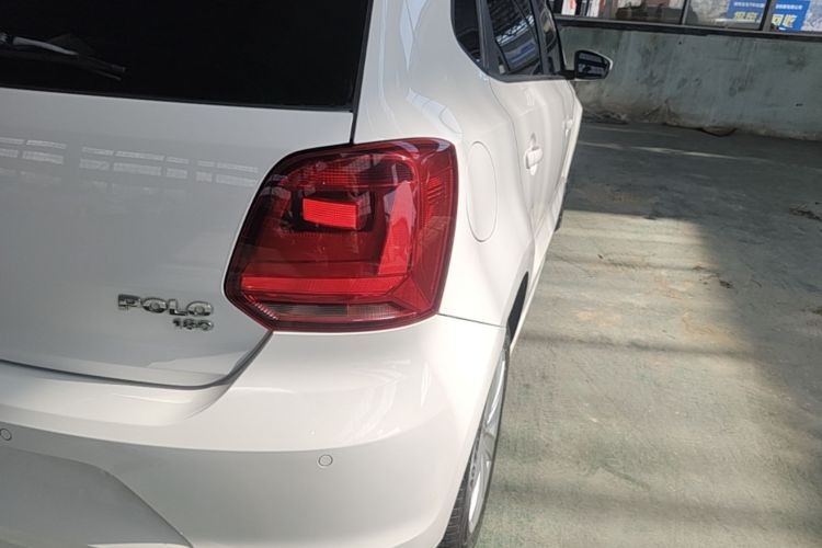 Volkswagen Polo 2016 car image #8