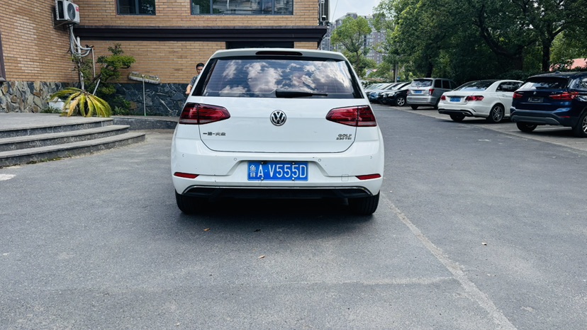 Volkswagen Golf 2018 car image #8