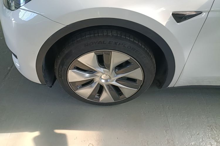 Tesla Model Y 2022 car image #9