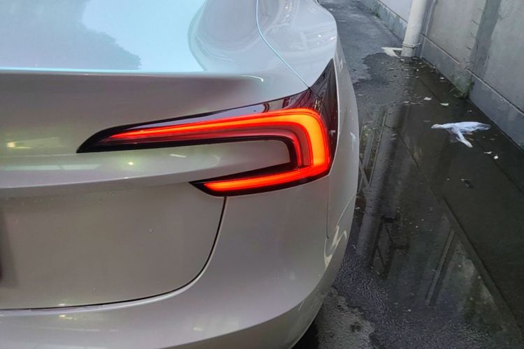 Tesla Model 3 2024 car image #8