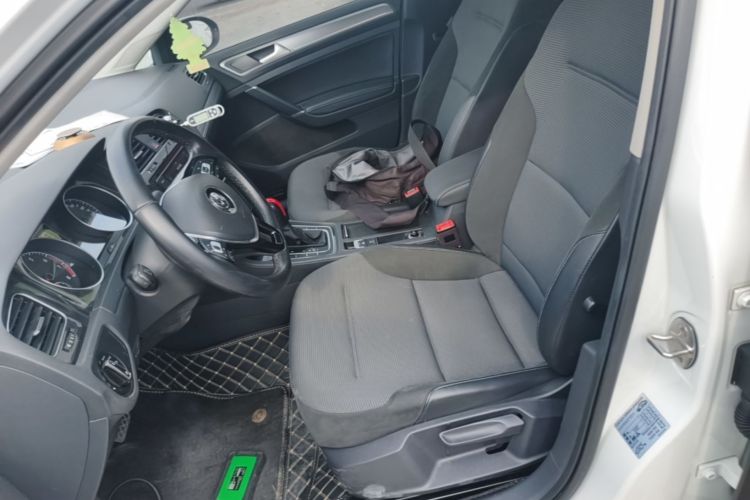 Volkswagen Golf 2018 car image #15