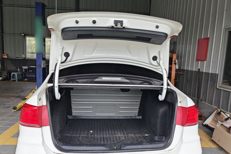 Volkswagen Santana 2017 car image #19