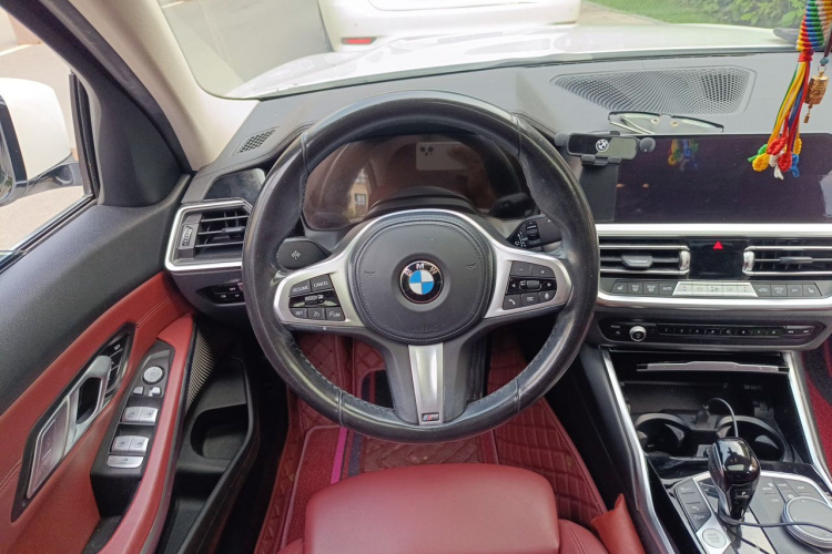 BMW 3 Series 2022 car image #11