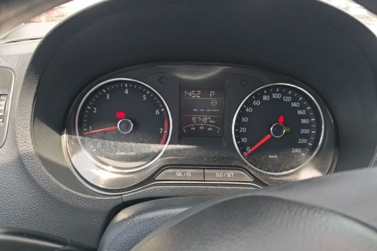 Volkswagen Polo 2014 car image #16