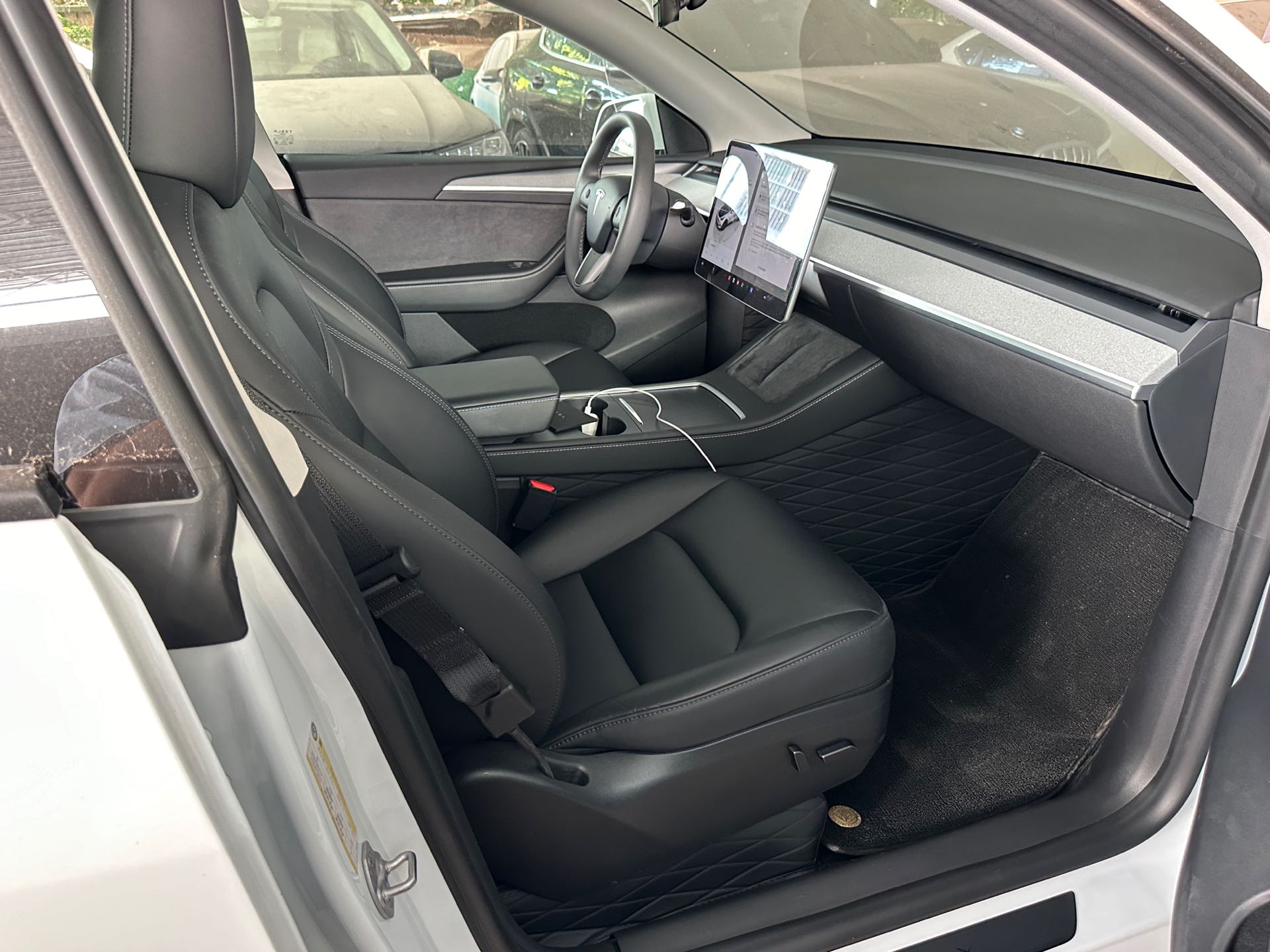Tesla Model Y 2024 #7 Tesla Model Y 2024 car image #7