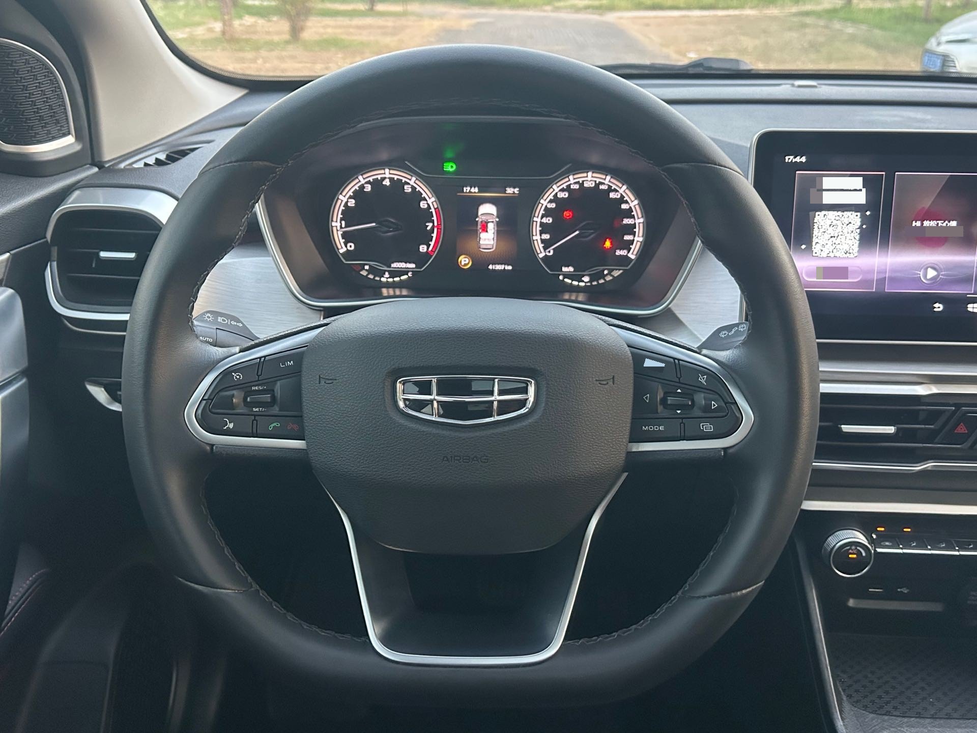 GEELY Coolray 2022 #17 GEELY Coolray 2022 car image #17