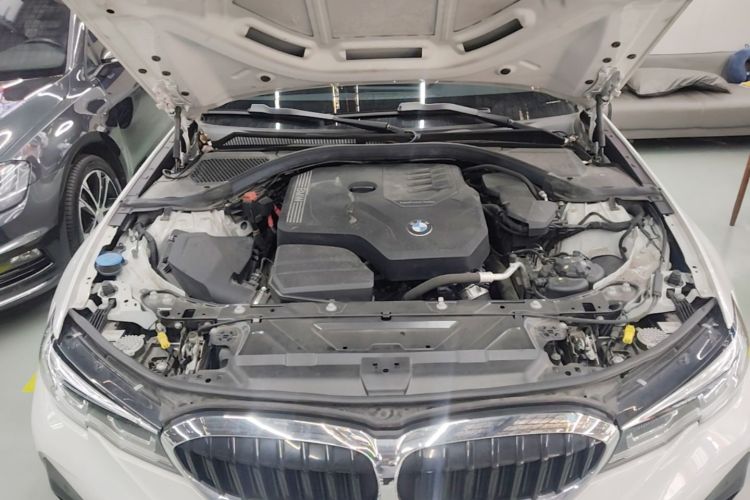 BMW 3 Series 2021 car image #20