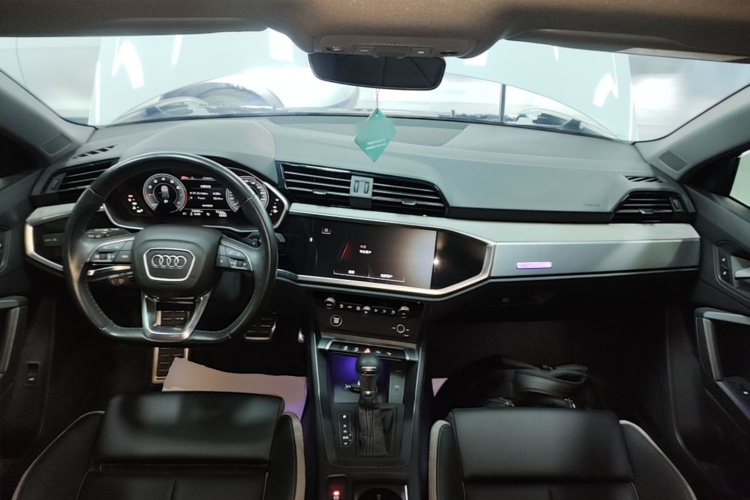 Audi Q3 2023 immagine di auto #10