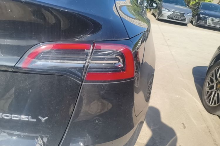 Tesla Model Y 2022 immagine di auto #8