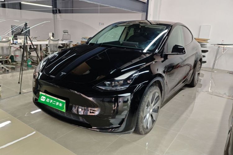 Tesla Model Y 2022 car image #2