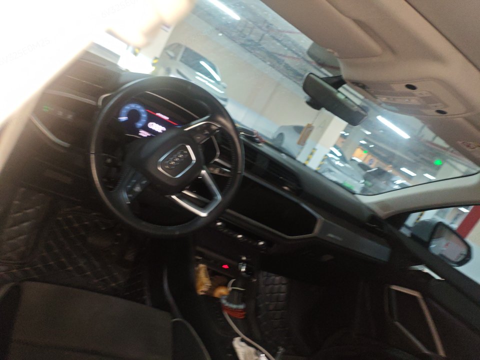 Audi Q3 2021 car image #4