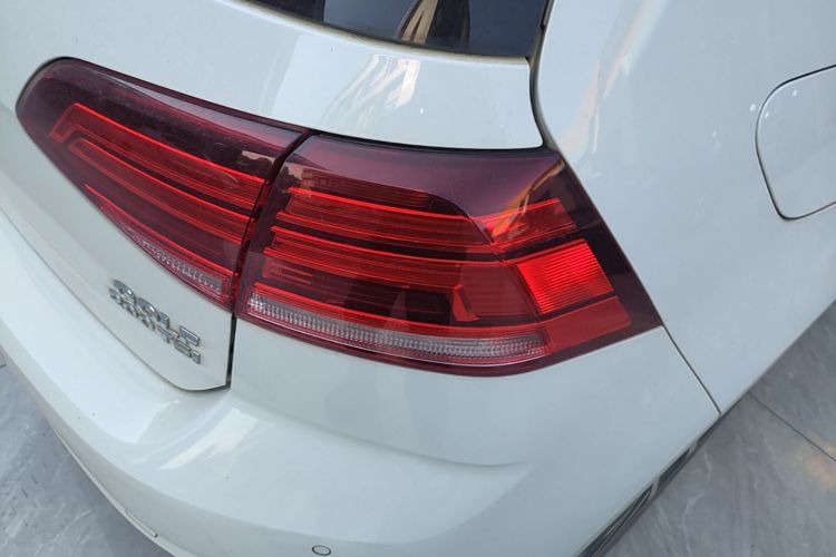Volkswagen Golf 2020 car image #8