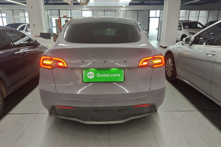 Tesla Model Y 2022 #4 Tesla Model Y 2022 car image #4