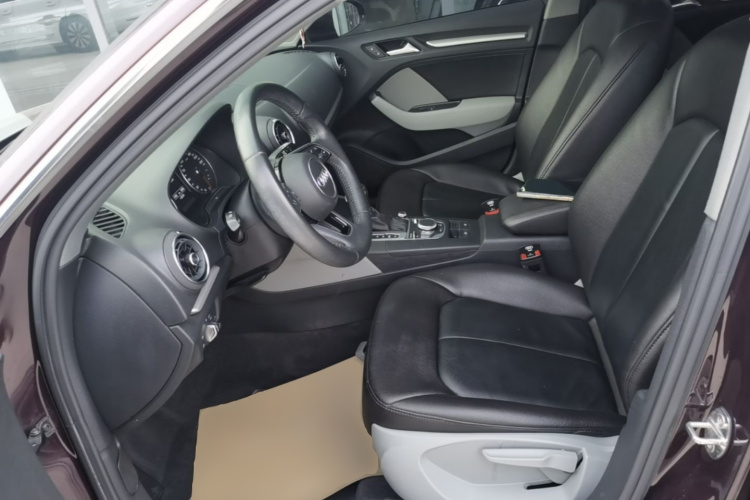 Audi A3 2018 car image #15