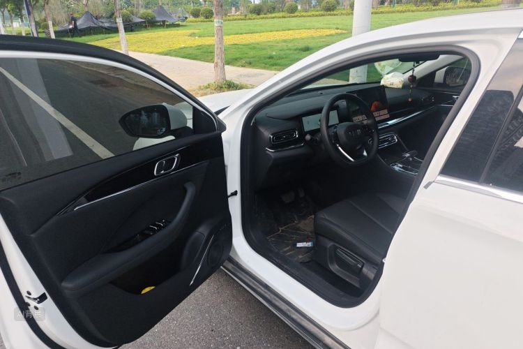 GEELY Emgrand 2026 car image #18