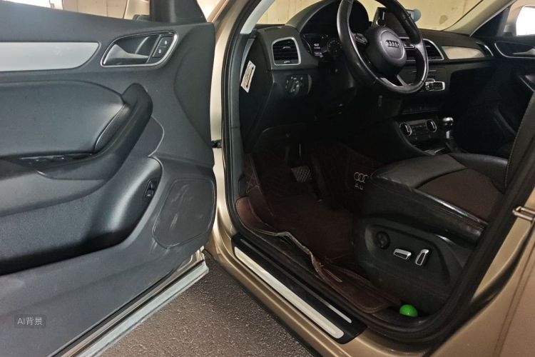 Audi Q3 2018 car image #18