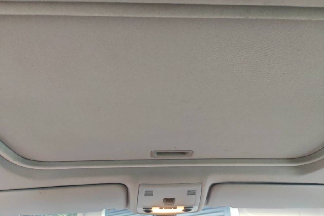 BMW 3 Series 2011 car image #22