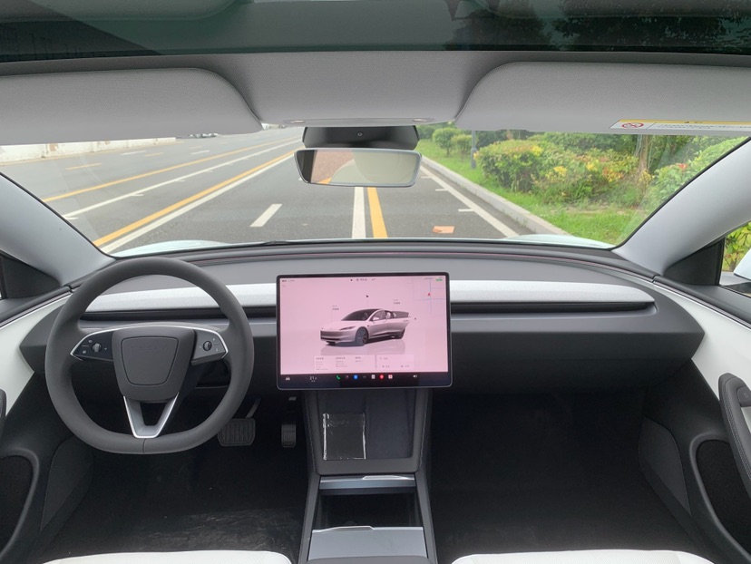 Tesla Model 3 2026 car image #6