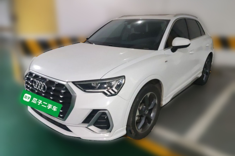 Audi Q3 2020 car image #2
