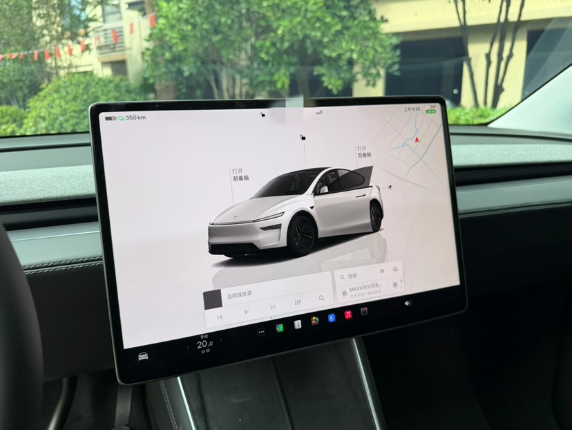 Tesla Model Y 2025 #7 Tesla Model Y 2025 car image #7