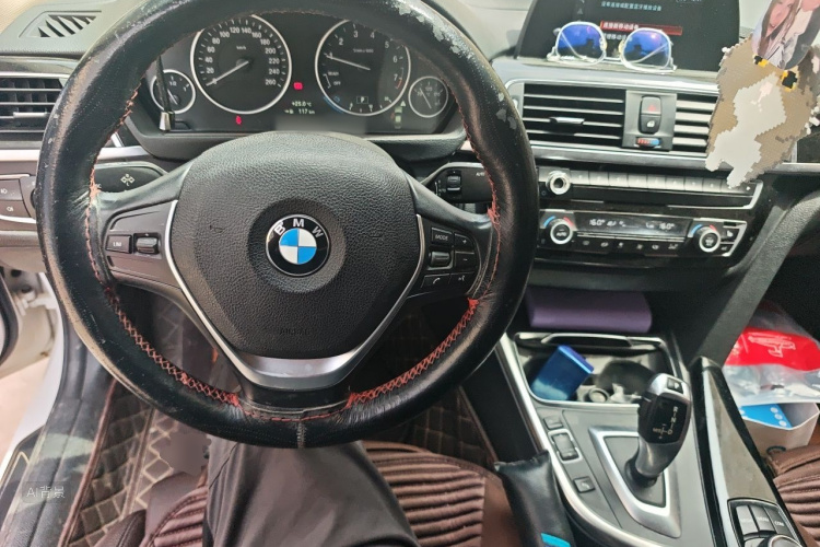 BMW 3 Series 2018 car image #12