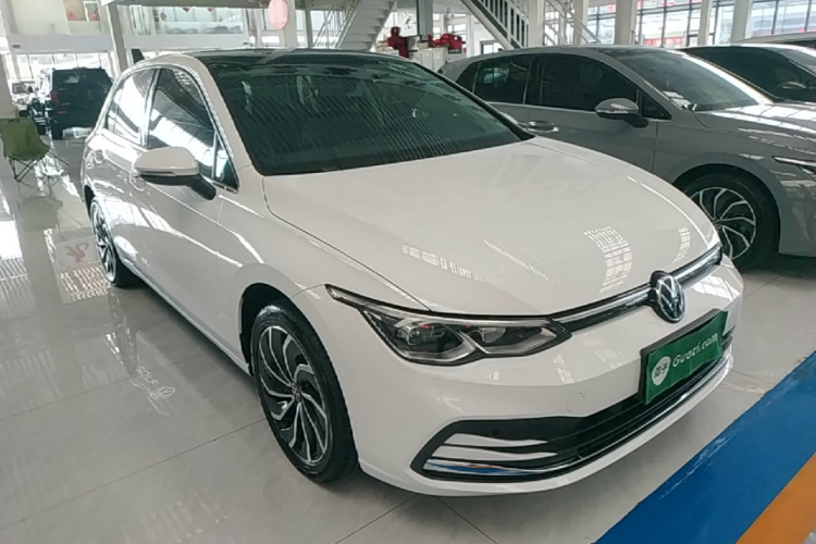 Volkswagen Golf 2023 car image #4