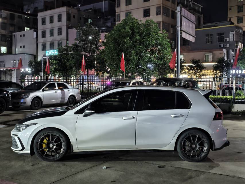 Volkswagen Golf 2021 car image #6