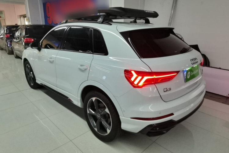 Audi Q3 2023 car image #5