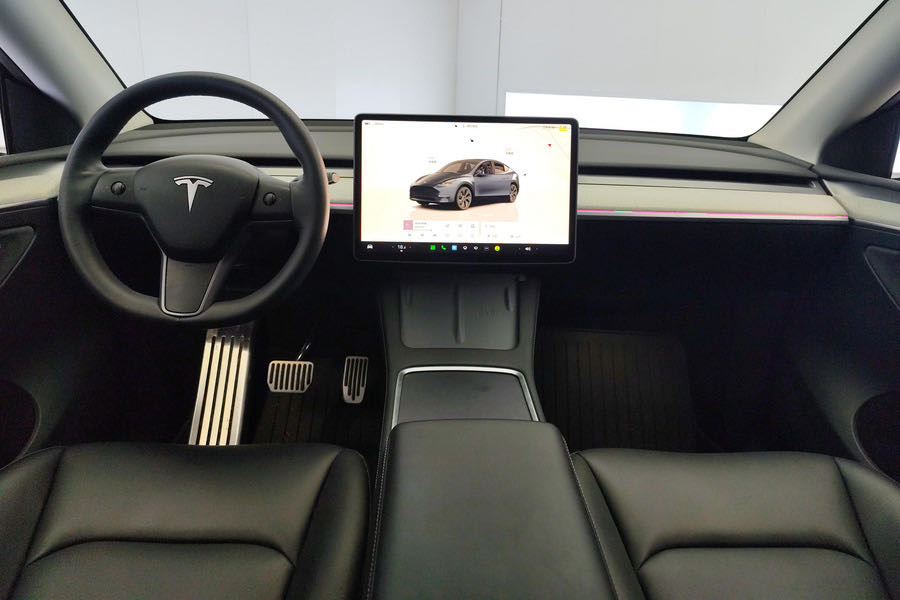 Tesla Model Y 2024 #4 Tesla Model Y 2024 car image #4