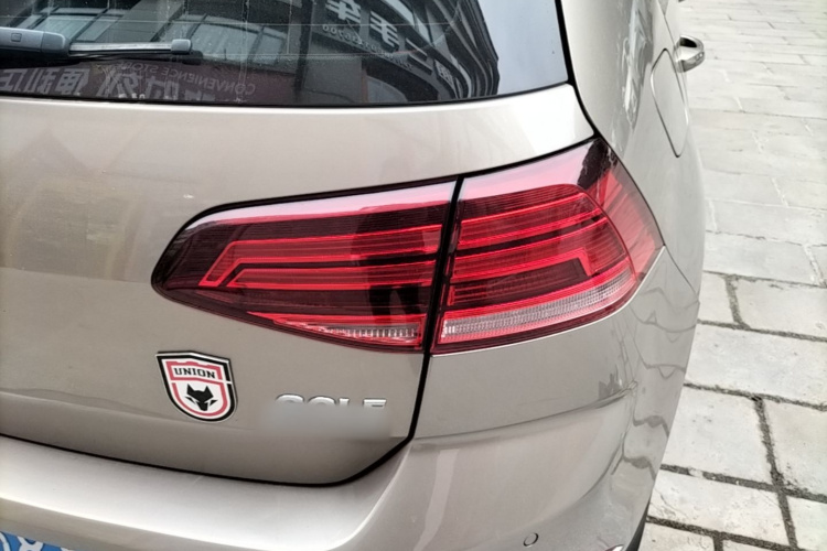 Volkswagen Golf 2020 car image #8