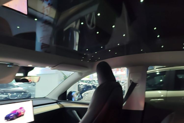 Tesla Model Y 2022 car image #18