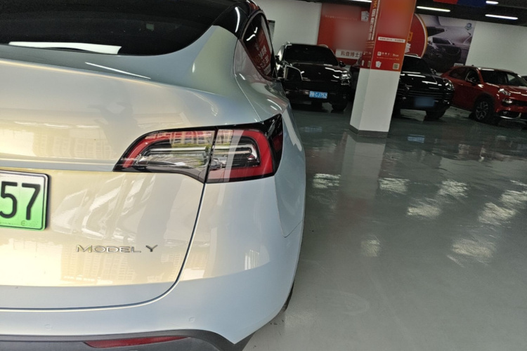 Tesla Model Y 2022 car image #8