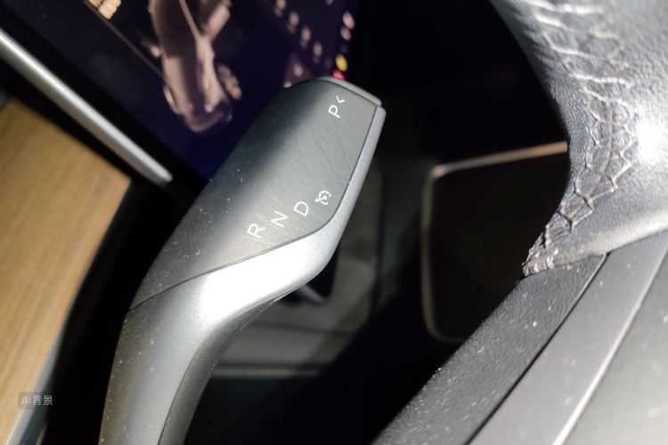 Tesla Model Y 2021 car image #16