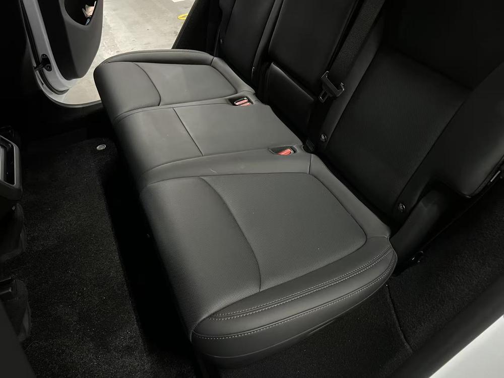 Tesla Model Y 2025 #28 Tesla Model Y 2025 car image #28